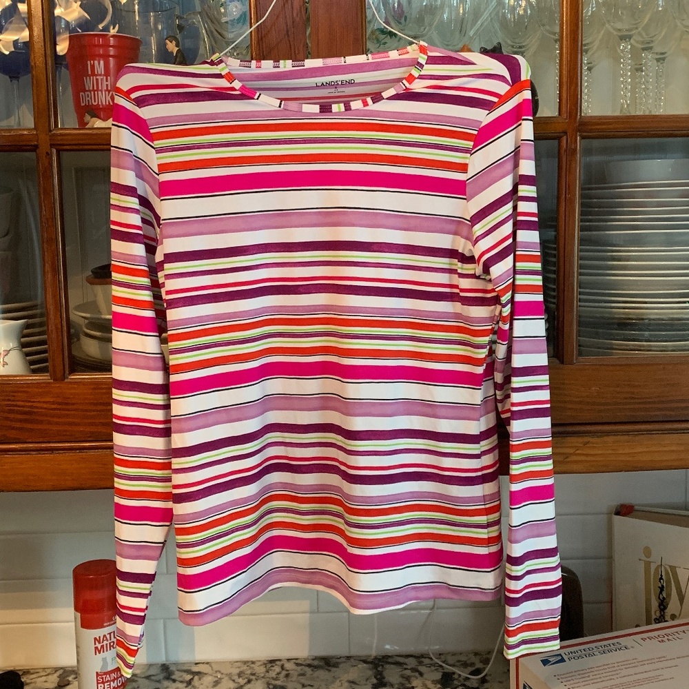 Lands End stretch workout top. Worn‎ twice. 55 retail